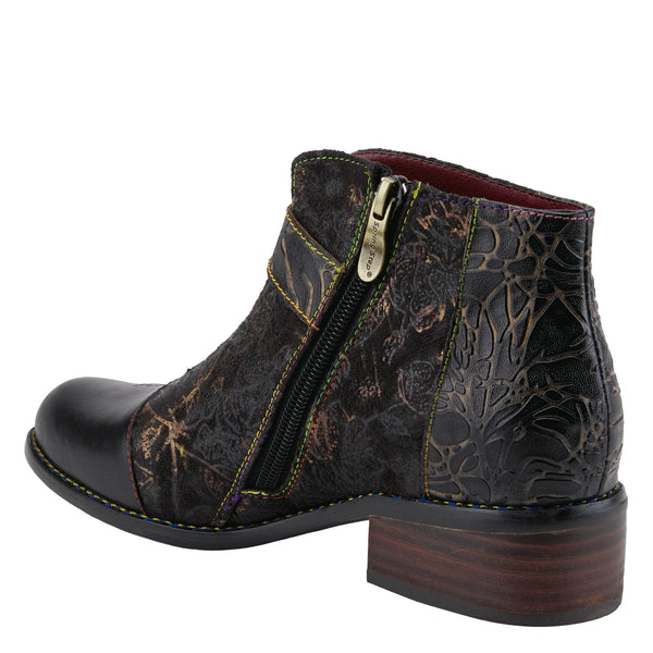 L'ARTISTE GEORGIANA BOOTIE